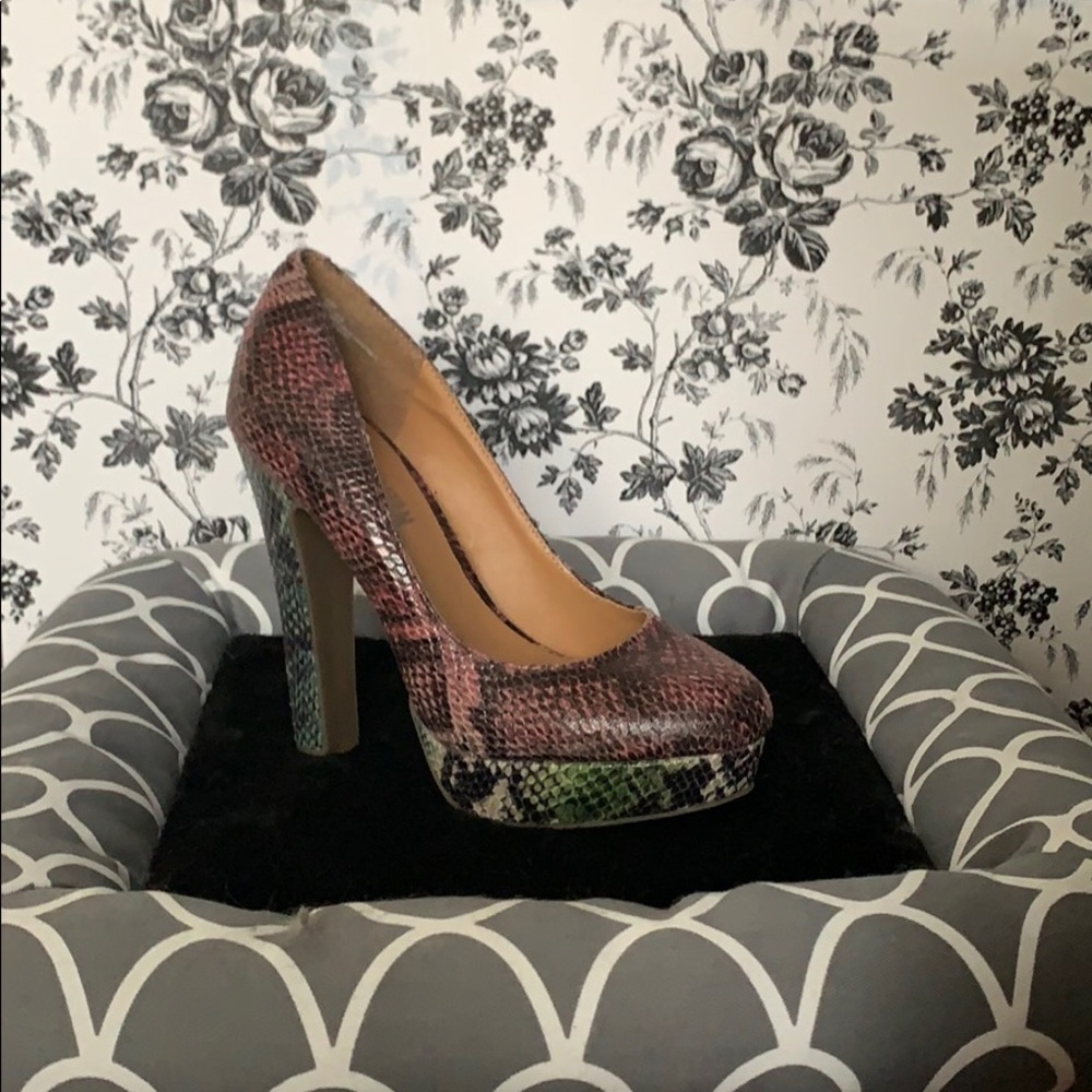 Cosmopolitan Heels